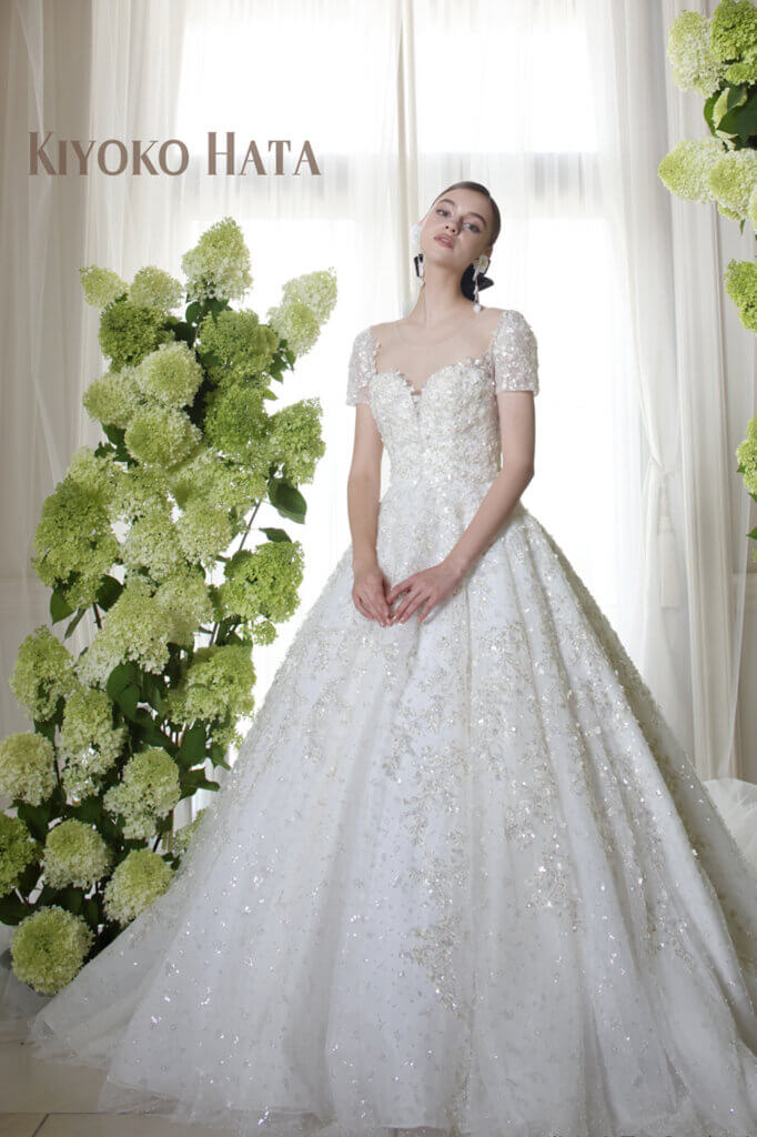 レース装飾付き ホワイト ウェディングドレス グレースシトラス 倒す 